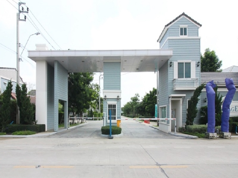 The-Village-Hathairat-Wongwaen