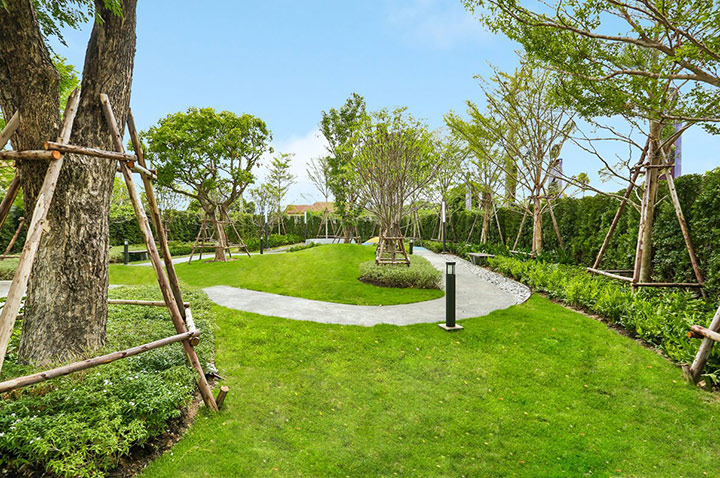 Centro-Maha-Chesadabodindranusorn-Bridge