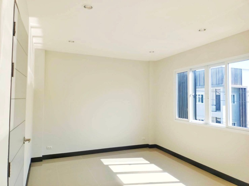 ดิ-อิเธอโน่-รามคำแหง-ร่มเกล้า